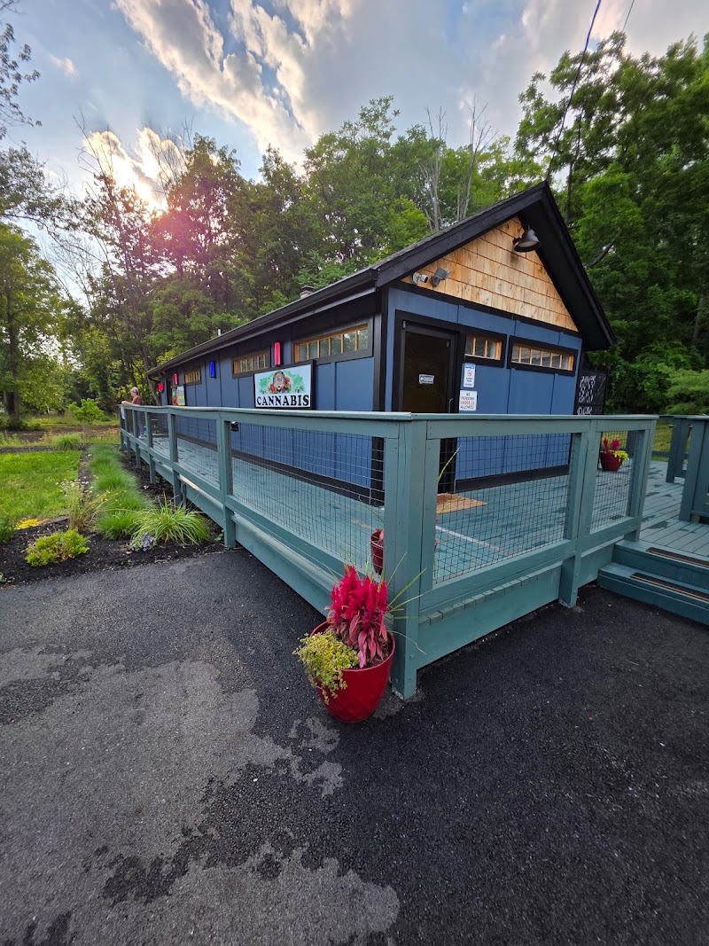 MUNSEE THREE SISTERS CANNABIS storefront photo