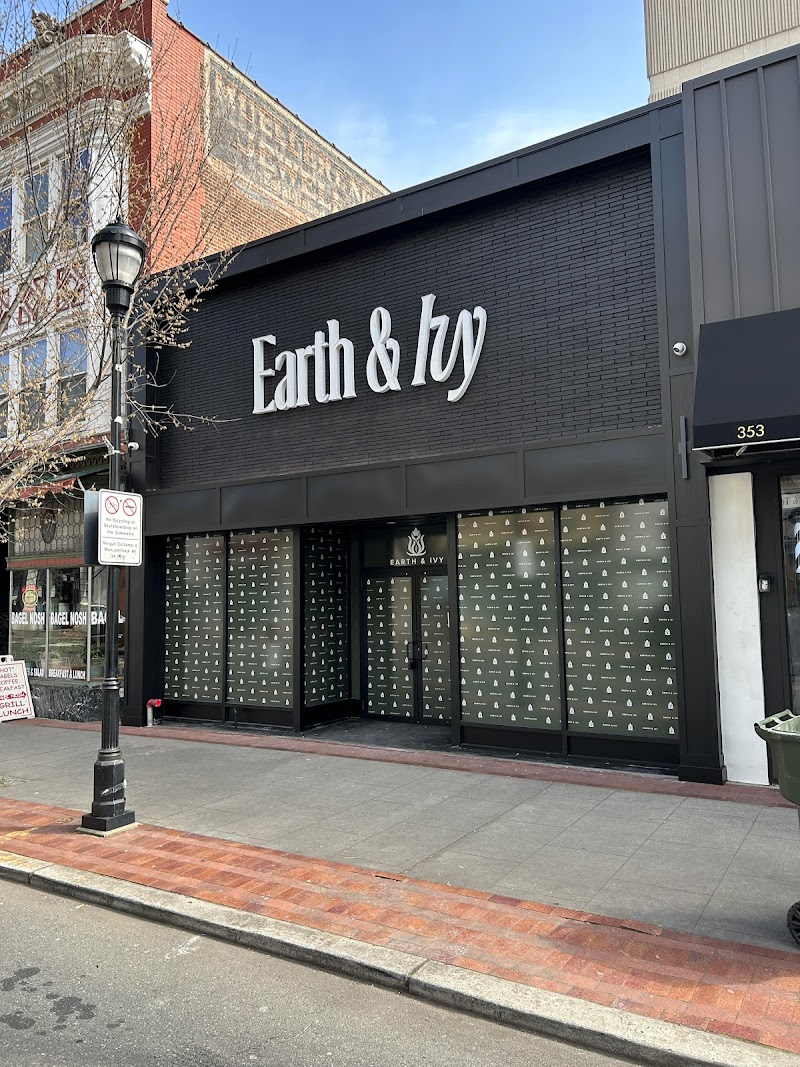 Earth & Ivy Cannabis Dispensary & Weed Delivery New Brunswick logo