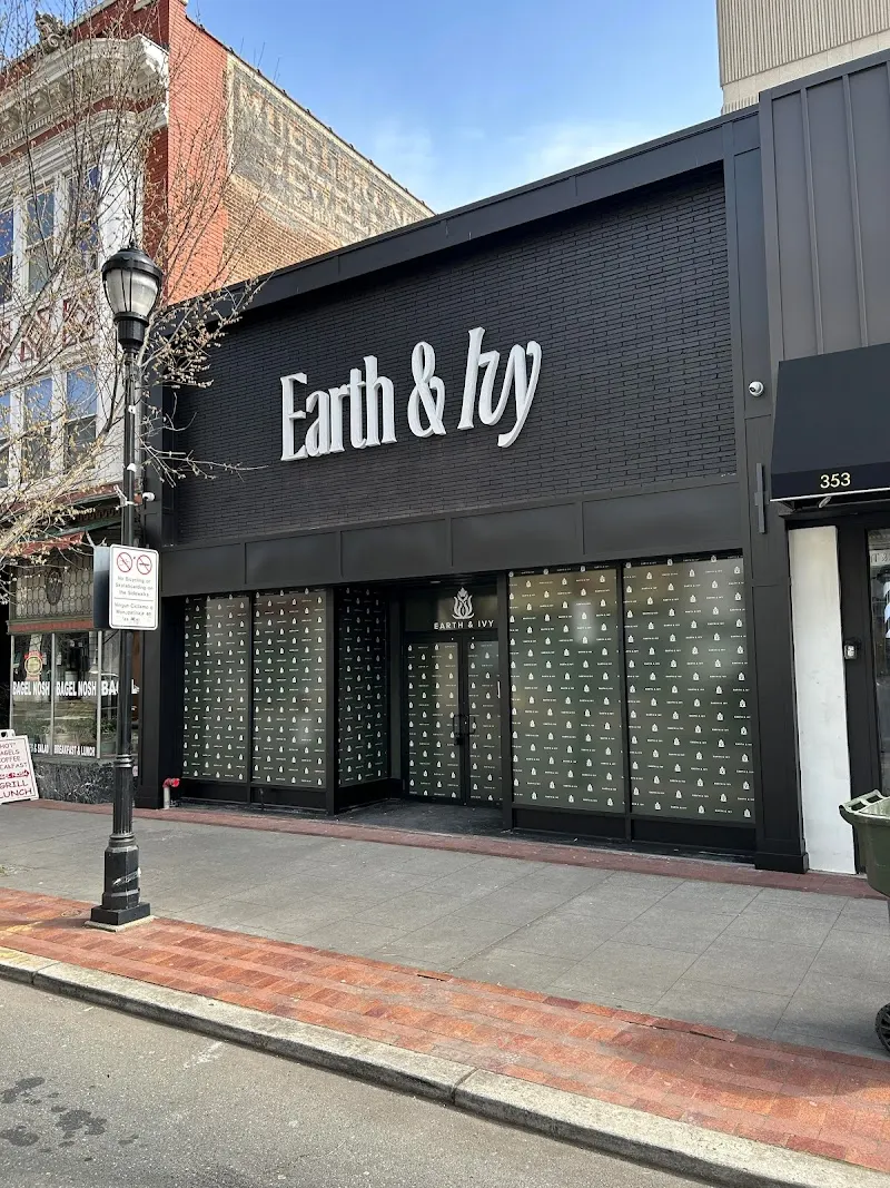 Earth & Ivy Cannabis Dispensary & Weed Delivery New Brunswick logo