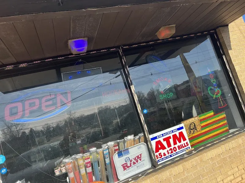 Lucky 7 Smoke Shop logo